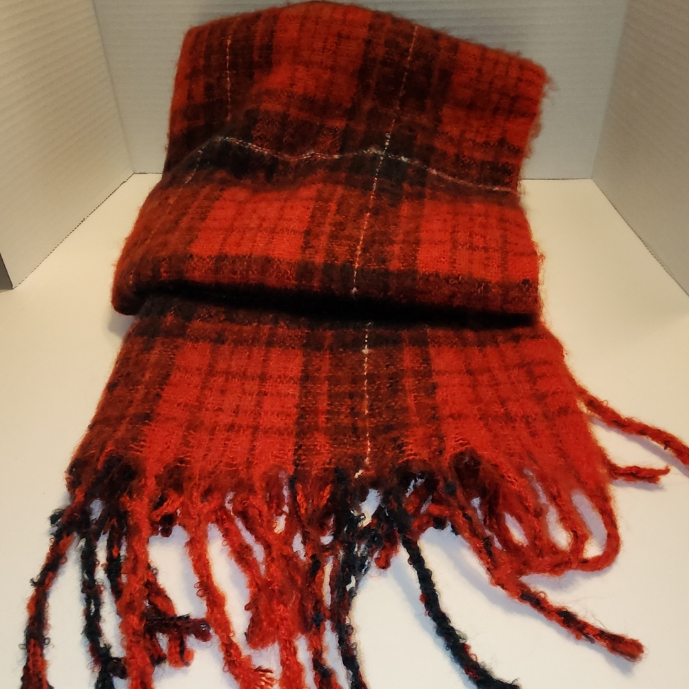 H&M 82" x 20" Scarf Red & Black Plaid 100% Polyester Like New Tags Still Intact